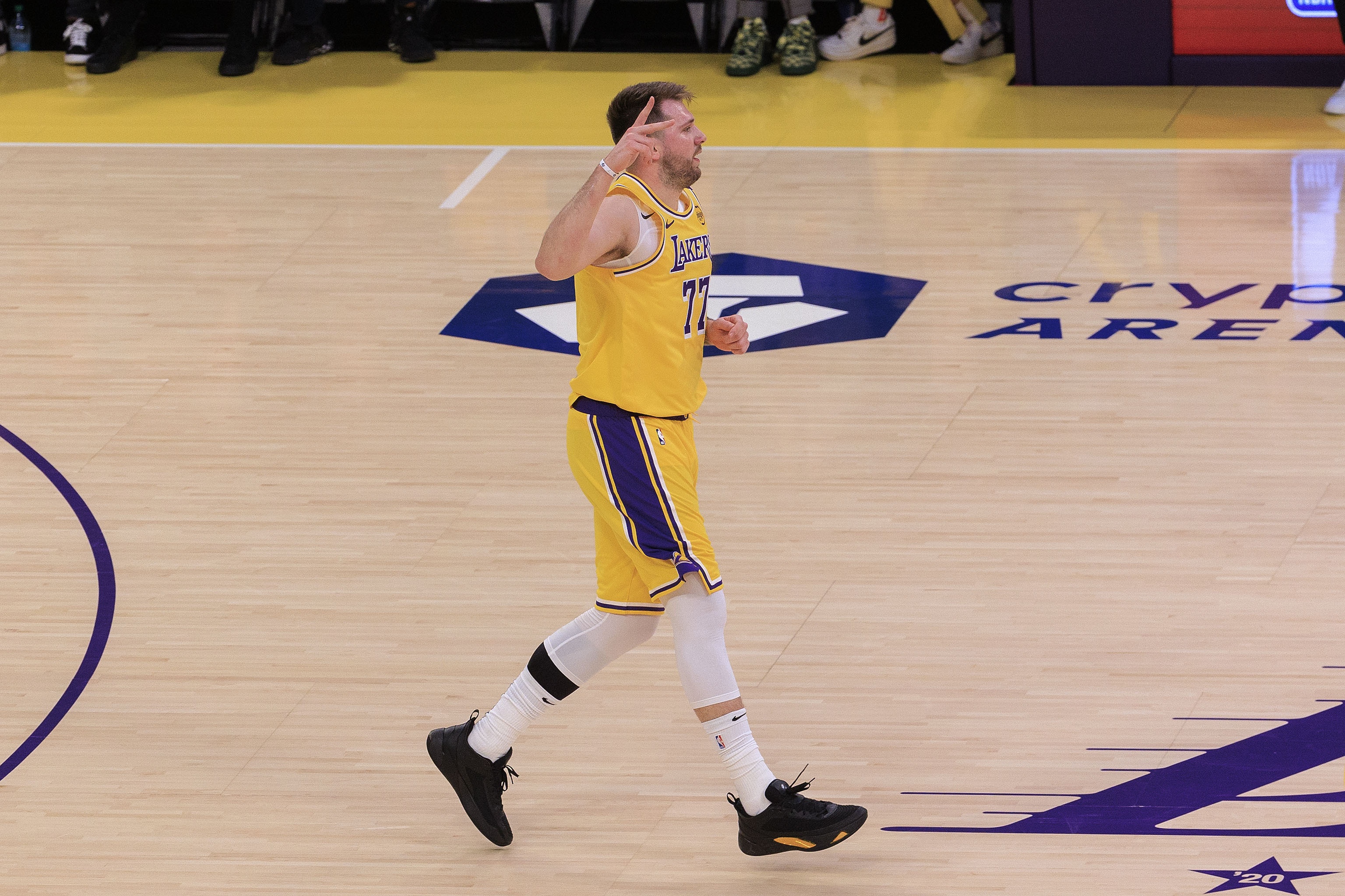 爱游戏体育-关于公牛带队取胜！，东契奇重要时刻领先优势明显观众掌声雷动的信息