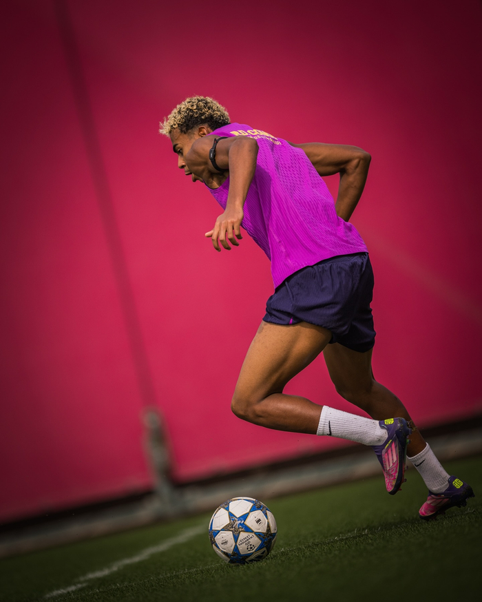 爱游戏体育-转会期巴塞罗那备战欧冠，防线松动细节曝光，赛场秩序良好，球探报告显示潜力的简单介绍