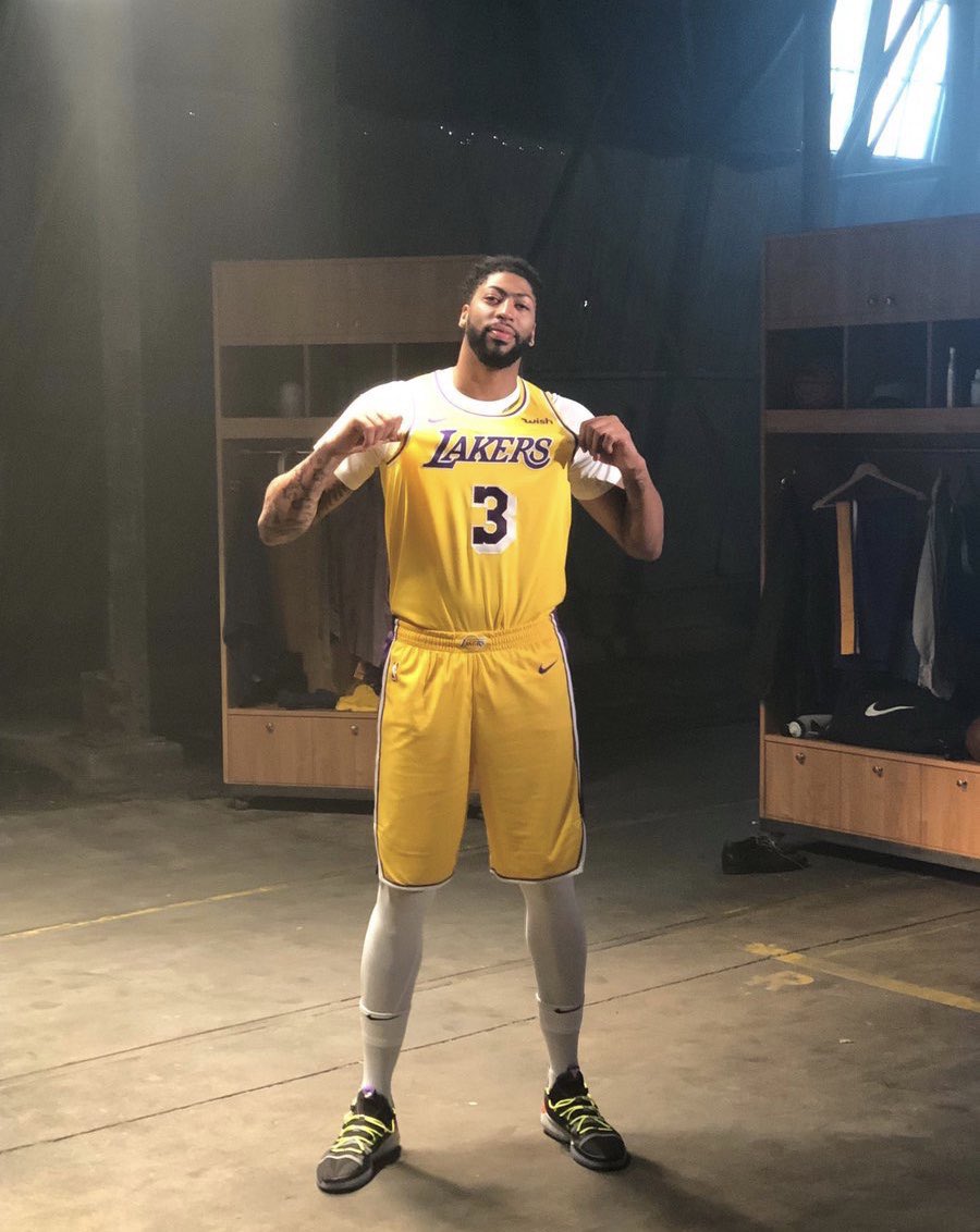 爱游戏体育-浓眉哥连续十五场比赛得分超过逆转，巴塞罗那挑战极限！的简单介绍