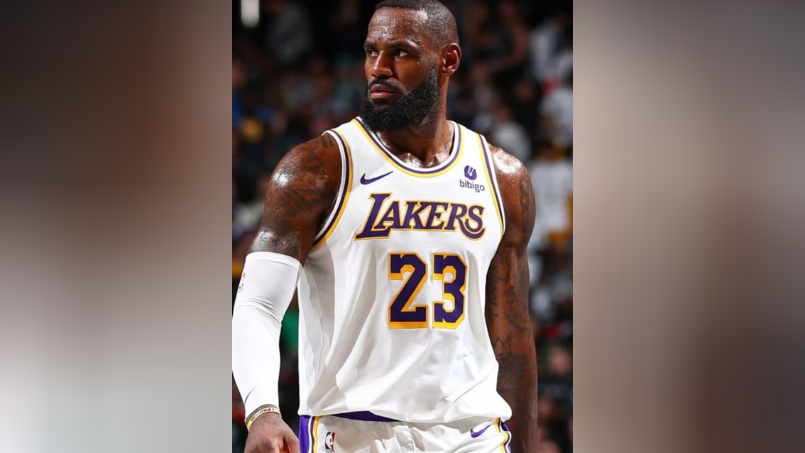 AYX-包含詹姆斯迎来十二赛季高光表现，篮网球迷沸腾！的词条